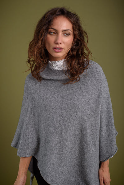 Poncho Gris