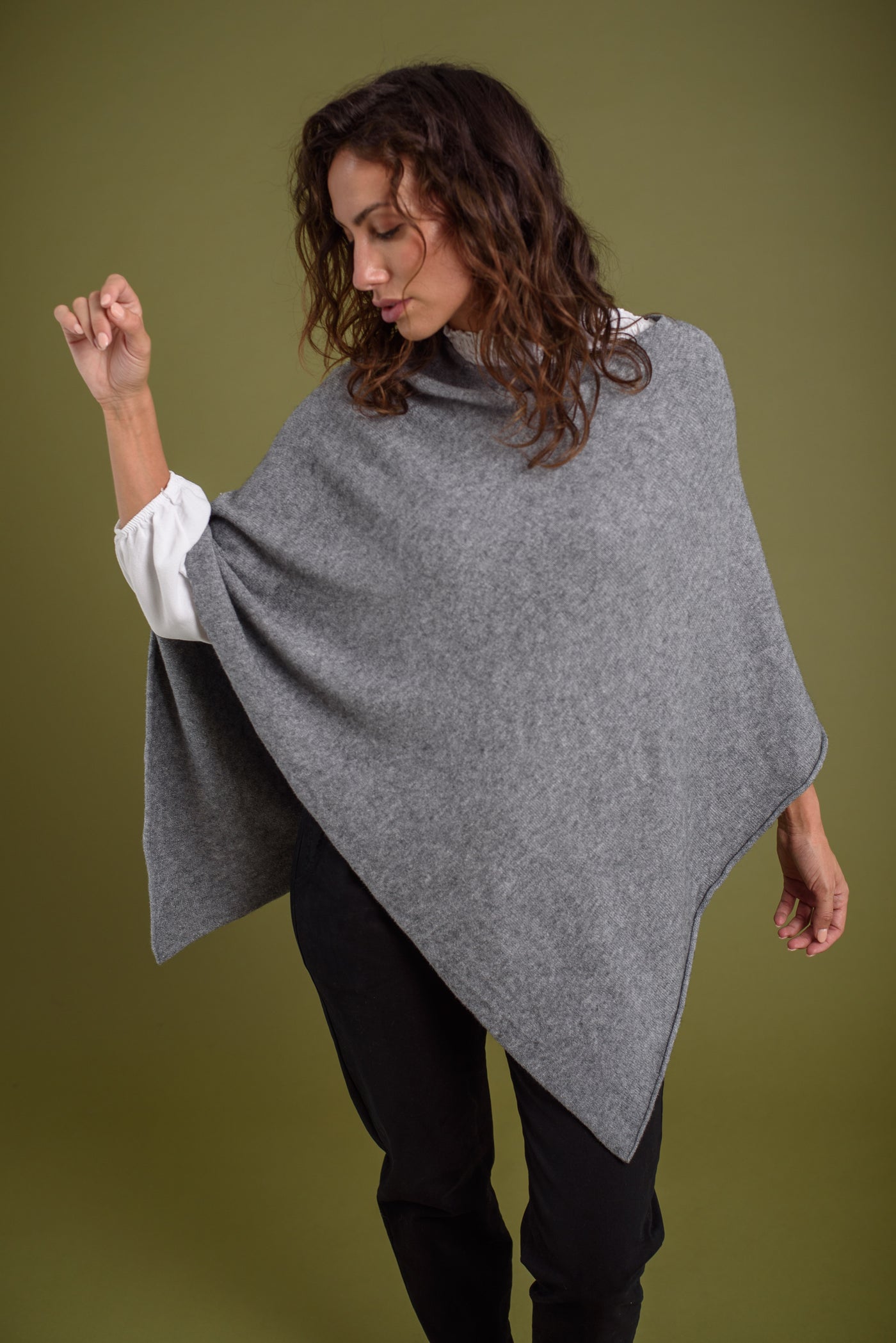 Poncho Gris