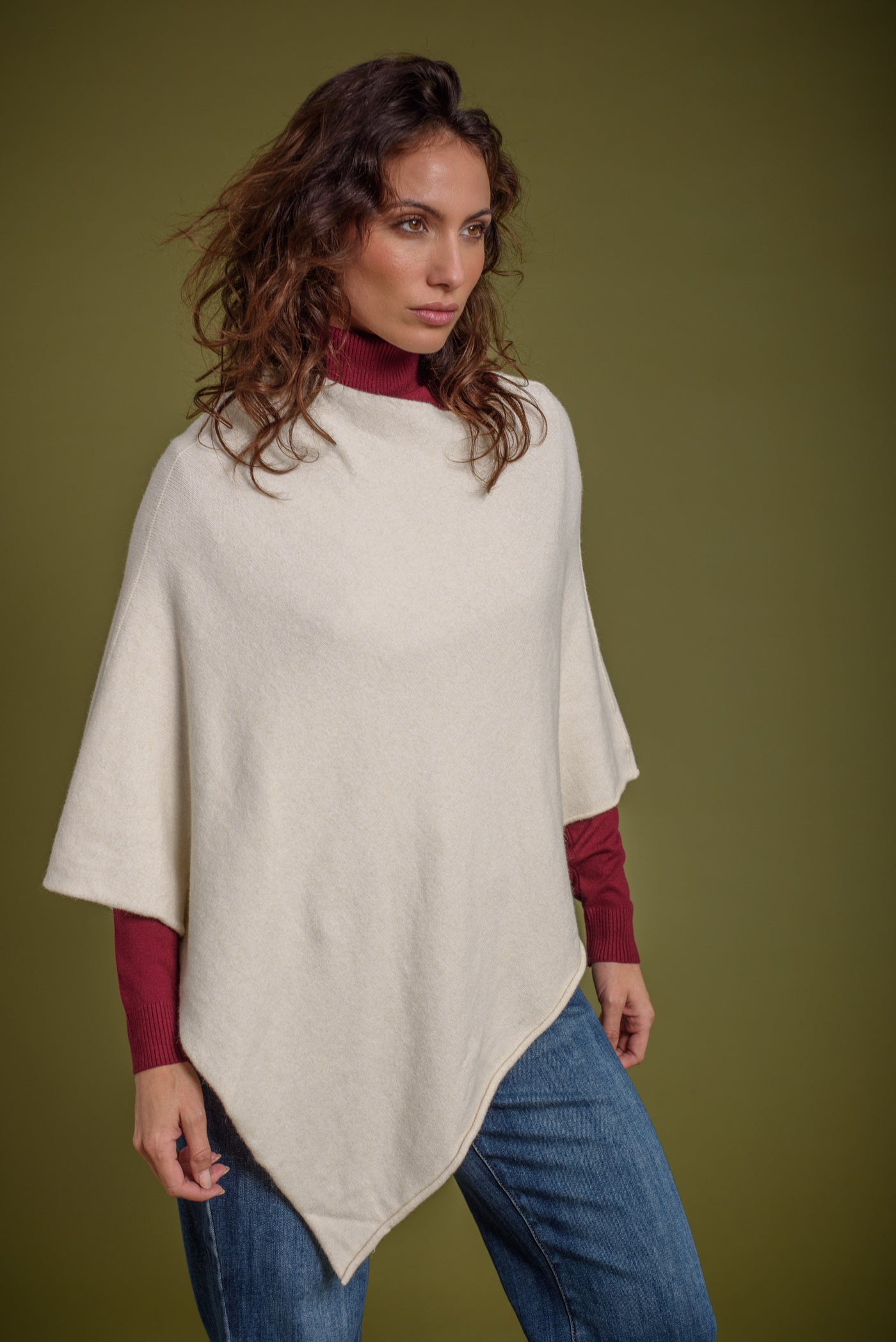 Poncho Úrsula Crudo