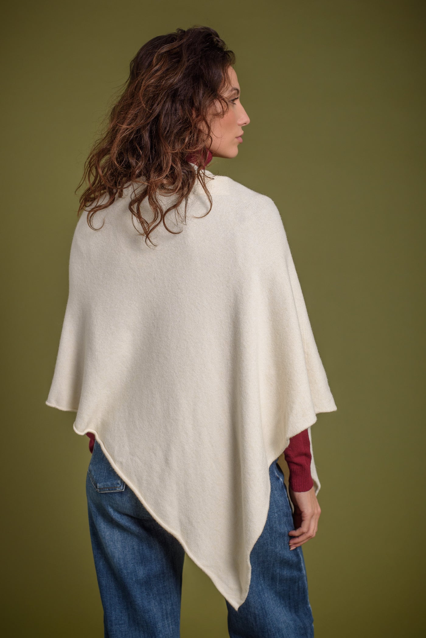 Poncho Úrsula Crudo